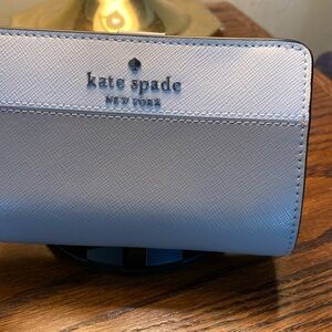 Kate Spade Stacie Gray and White Compact Wallet
NWT